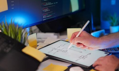 2025網(wǎng)站建設(shè)新趨勢：響應(yīng)式 + 情感化設(shè)計，讓用戶主動停留