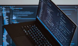 2025 建站風(fēng)向：AI 智能建站 vs 定制開發(fā)，怎么選更劃算？